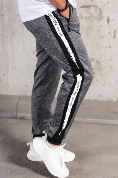 pantalon de chandal gris de hombre con rayas laterales