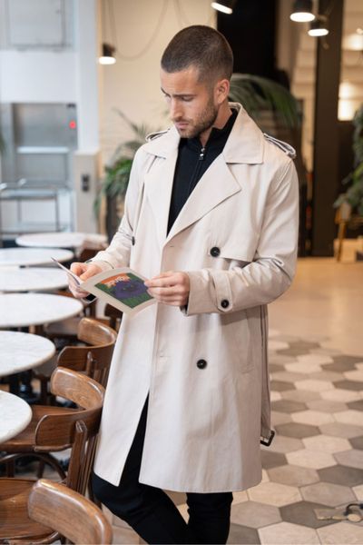 Gabardina de longitud media para hombre en color marrón claro FRILIVIN Gabardina de longitud media para hombre en color marrón claro FRILIVIN
