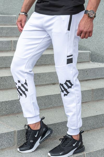 Pantalones de chándal blancos con superficie resbaladiza y estampado