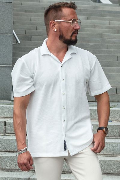 Camisa blanca estructurada de manga corta con cuello Camisa blanca estructurada de manga corta con cuello