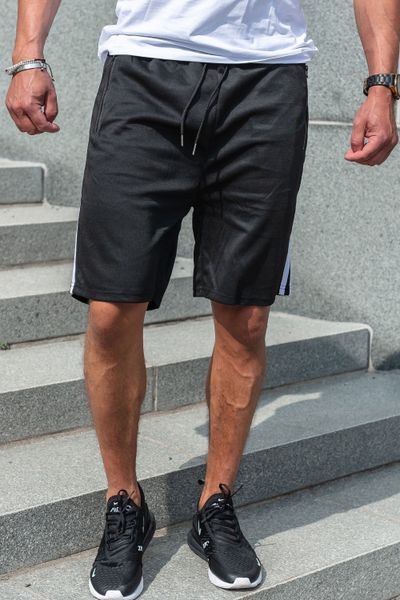 Pantalones cortos negros con rayas laterales y bolsillos con cremallera