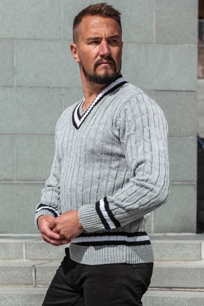 Suéter gris con cuello en V JERONE