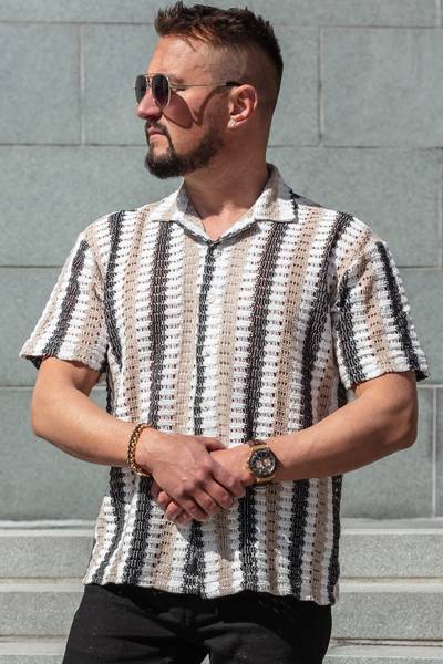 Camisa de cuello beige, de crochet y de manga corta CARISMA