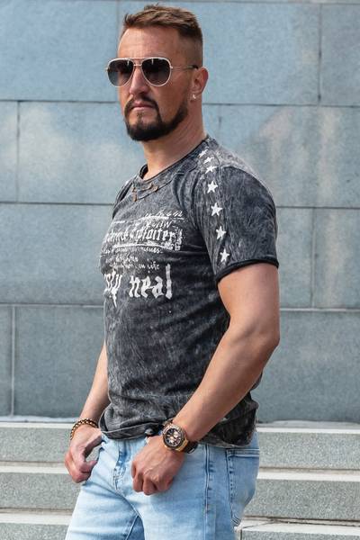 Camiseta negra lavada con estampado RUSTY NEAL