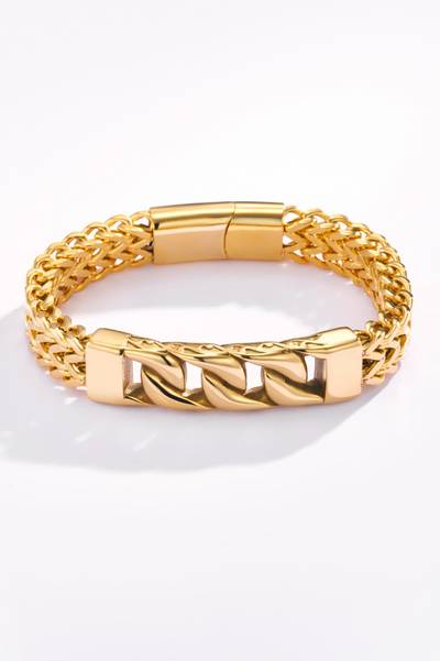 Pulsera color dorado con placa JERONE JEWELLERY