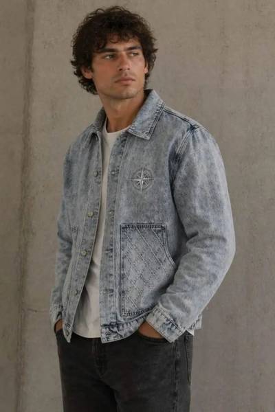 Chaqueta vaquera azul con pespuntes decorativos FIVE EVER