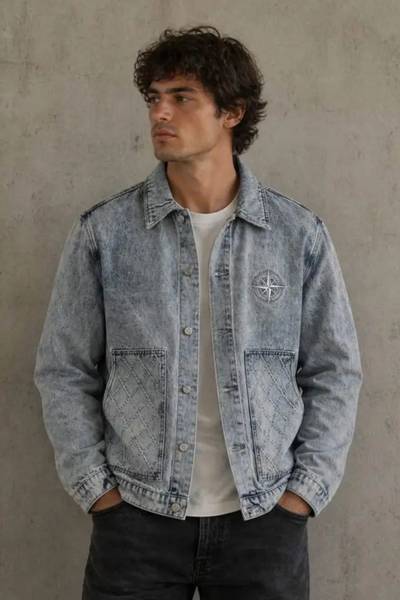 Chaqueta vaquera azul con pespuntes decorativos FIVE EVER